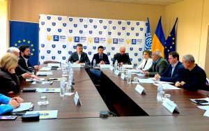 круглий стіл